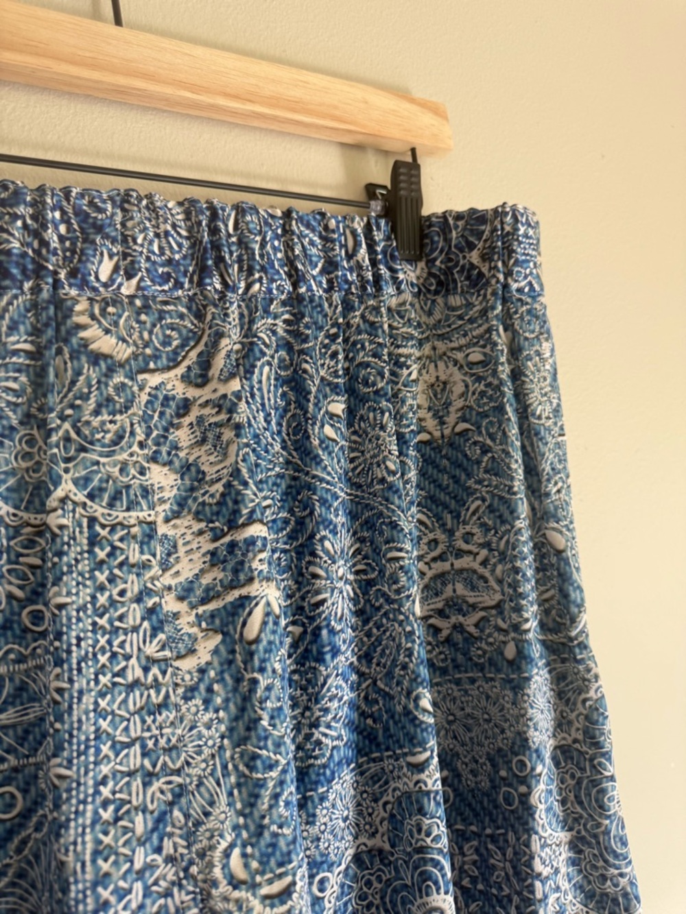 Johnny Was Silk Blend Wide Leg Pants Blue Paisley Boho NWT Size L - Picture 11 of 12